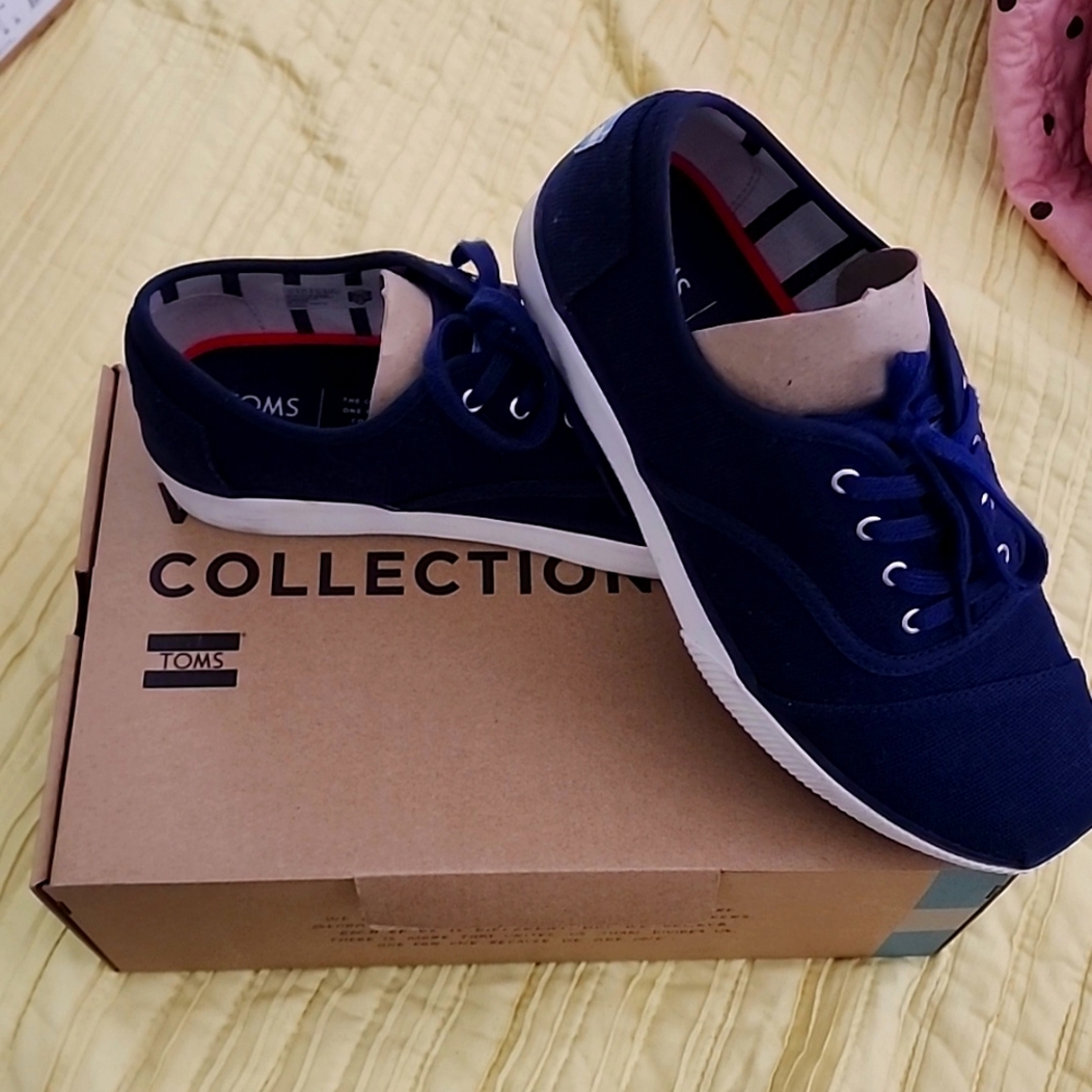 Toms platform shoe